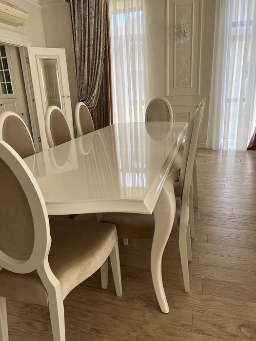 Продаю дизайнерский раскладной стол