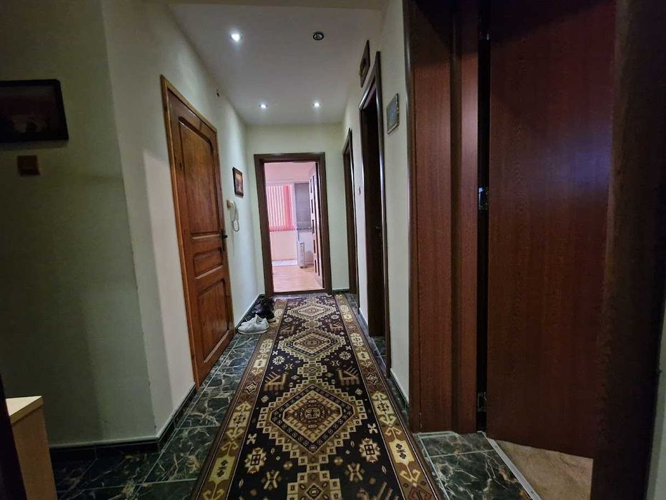 Дава се под наем Тристаен апартамент в Варна, Център - 85 кв.м за 578.34 € - Снимка #10