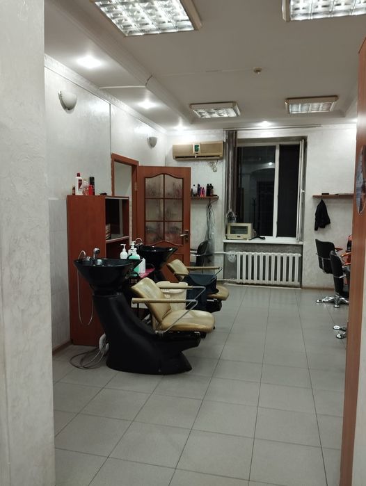 Продам салон красоты Этуаль в центре города