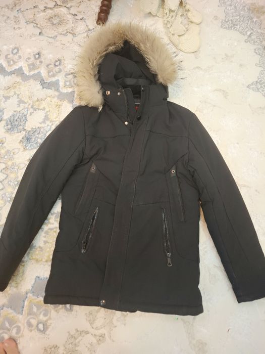 Erkaklar qishki kurtkasi,holati yangiday,juda issiqina,sifatli