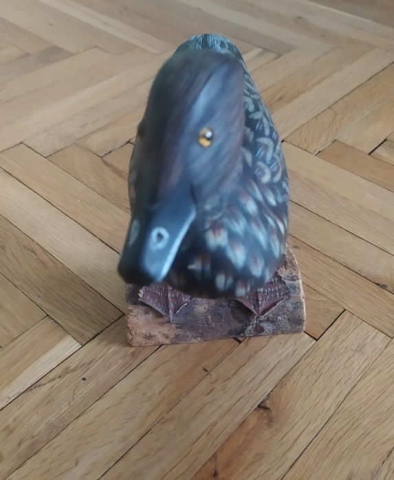 Дървена патица на стойка