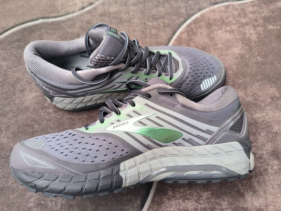 Brooks номер 45,5 мъжки маратонки