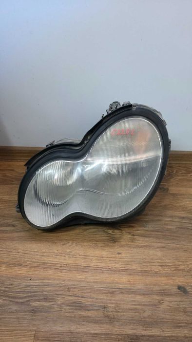 Ляв фар за Mercedes C-class W203 / Мерцедес Ц-клас 2004г