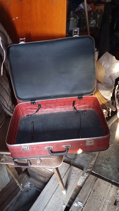 Продаю советские чемоданы