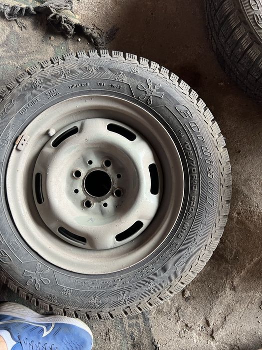 Продаеться резина 175/70 R13  4/98 Зима