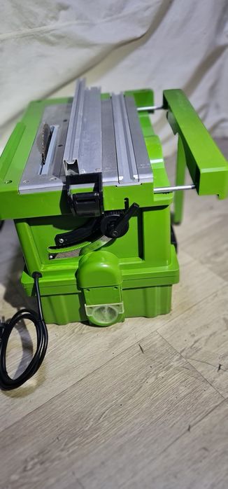 Fierăstrău circular de masă