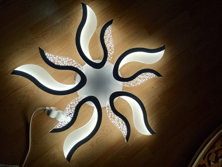 Vând lustra sufragerie led