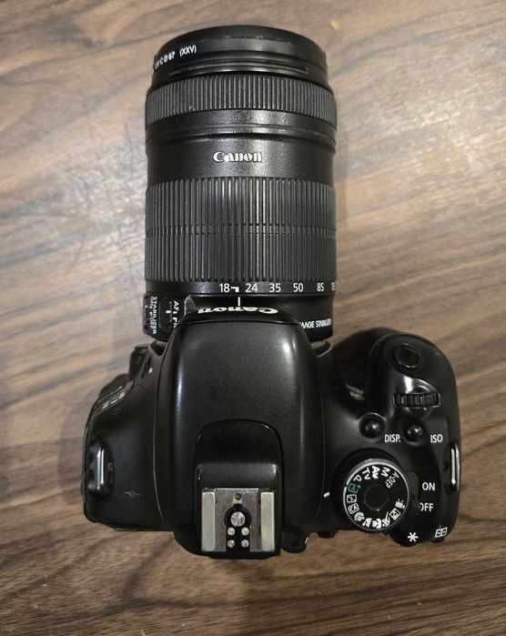 Canon EOS 600D + obiectiv Canon 18-135mm IS