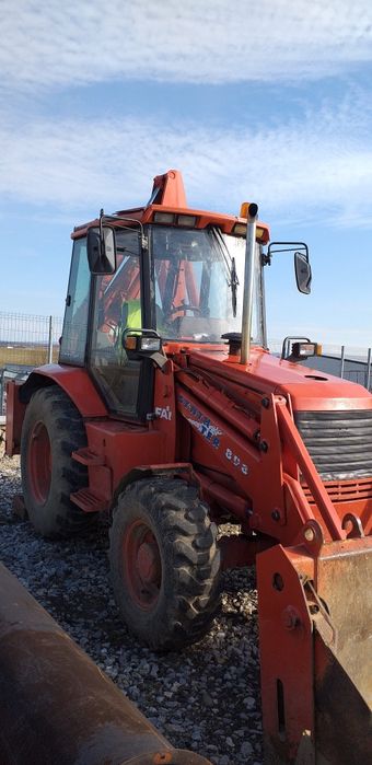 Vând buldoexcavator Fai Komatsu 898, 4x4