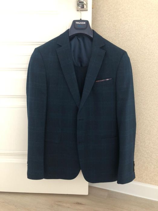 Продам 3 костюма