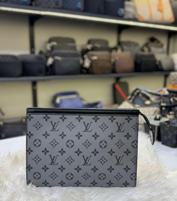 Чанти Louis Vuitton / плик/ несесер/Louis Vuitton