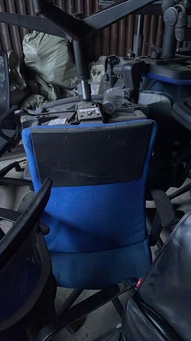 Офисные кресло разные