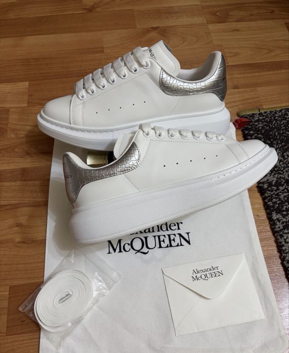Alexander McQueen 43