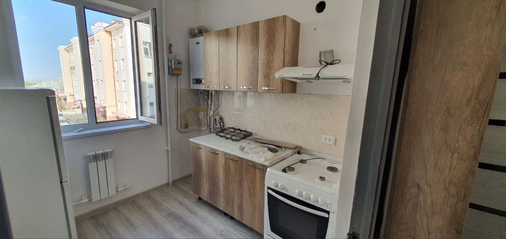 Солнични войен част орақасидаги домла 2 этаж  3- хона 52 квадрат