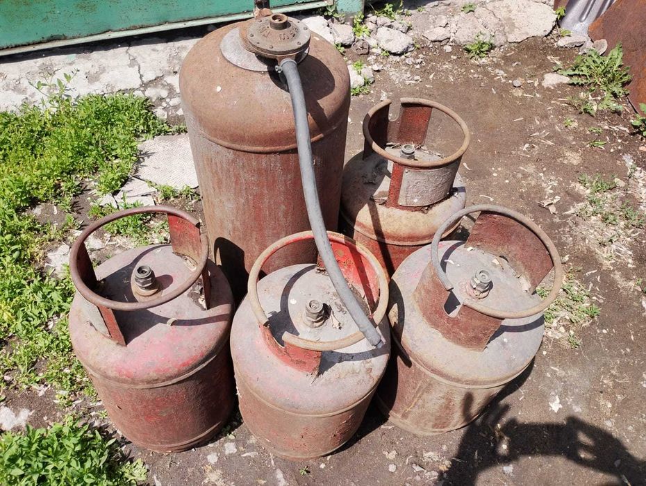 Газовые баллоны.