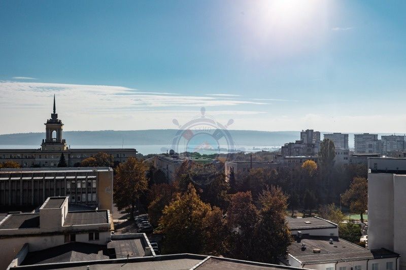 Дава се под наем Тристаен апартамент в Варна, Чайка - 160 кв.м за 2000 € - Снимка #12