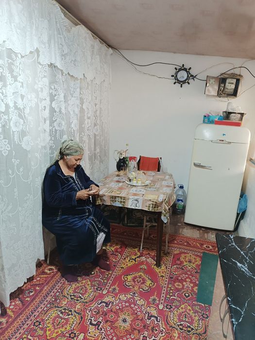 Barcha qulayliklarga ega 2 sotuqli hovli sotiladi