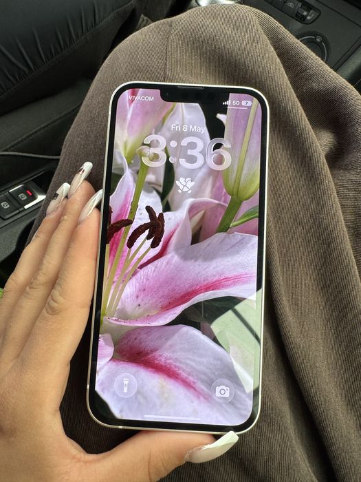 продавам Iphone 13