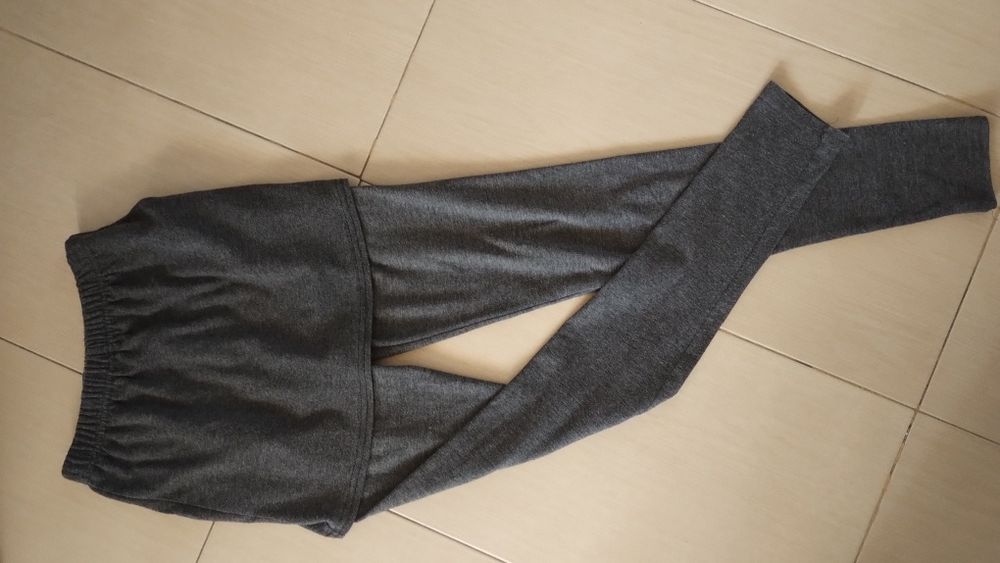 Лот от дънки, анцуг и клин(Zara, Sinsay) всичко за 18 лв