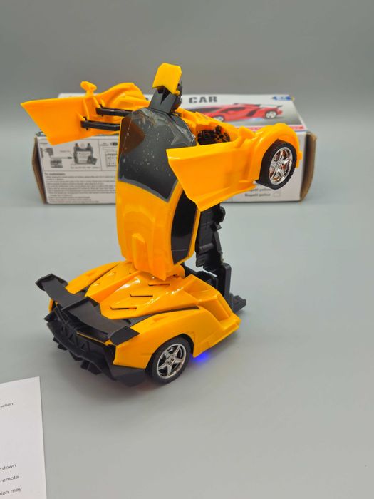 Различни RC трансформираща се кола-робот с дистанционно,светлини, 360°