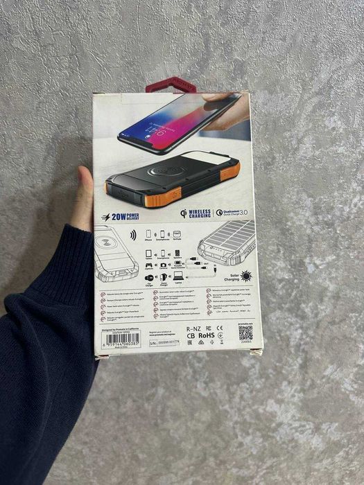 Повербанк на солнечных батареях Promate