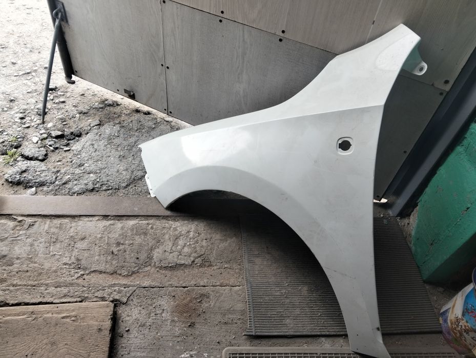 Продам крыло левое