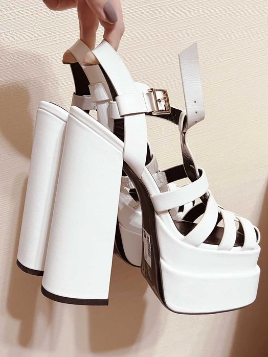 Босоножки на платформе из натуральной кожи