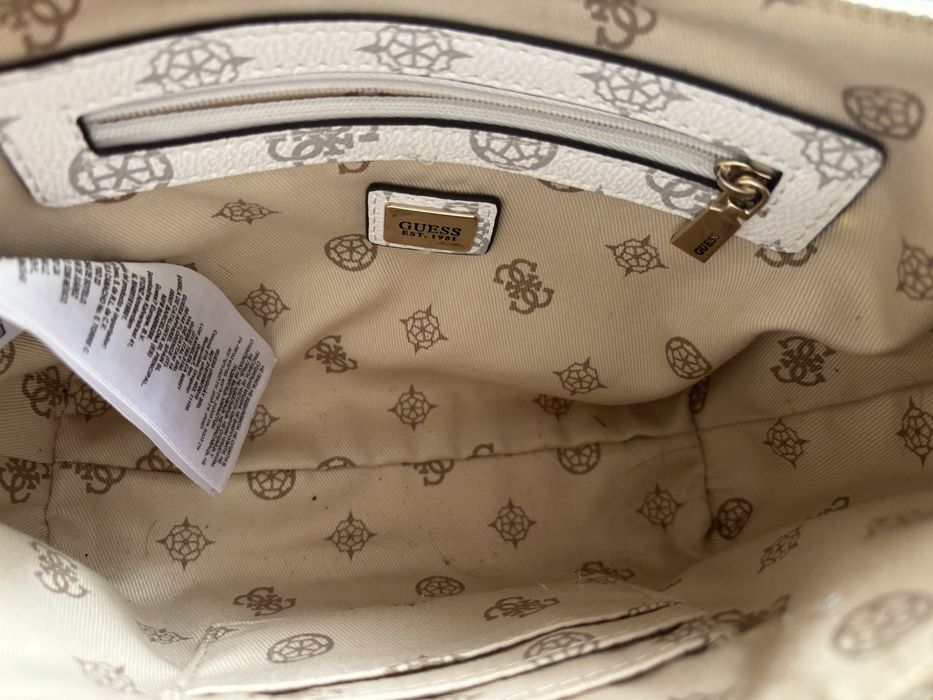 Guess бяла чанта