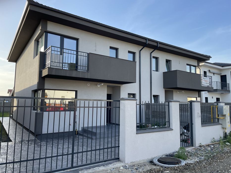 PROPIETAR ! Vand 1/2 Duplex la Cheie. Mosnita Noua