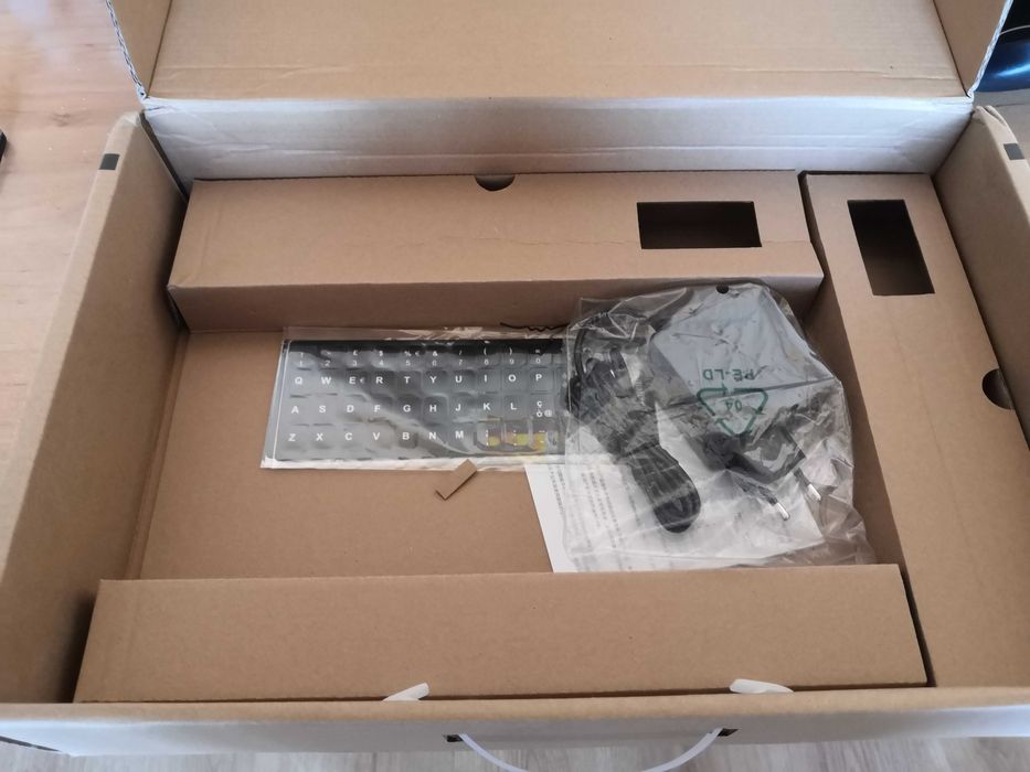 Чисто нов Лаптоп Intel Core i7-6600U 16GB RAM 1TB 2,8Ghz Windows 11