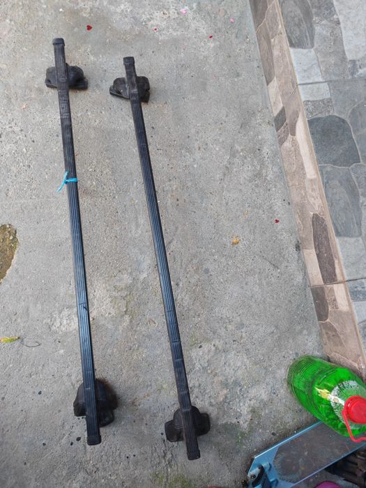 Vând bare Thule cu prindere pe plafon ,in stare perfecta