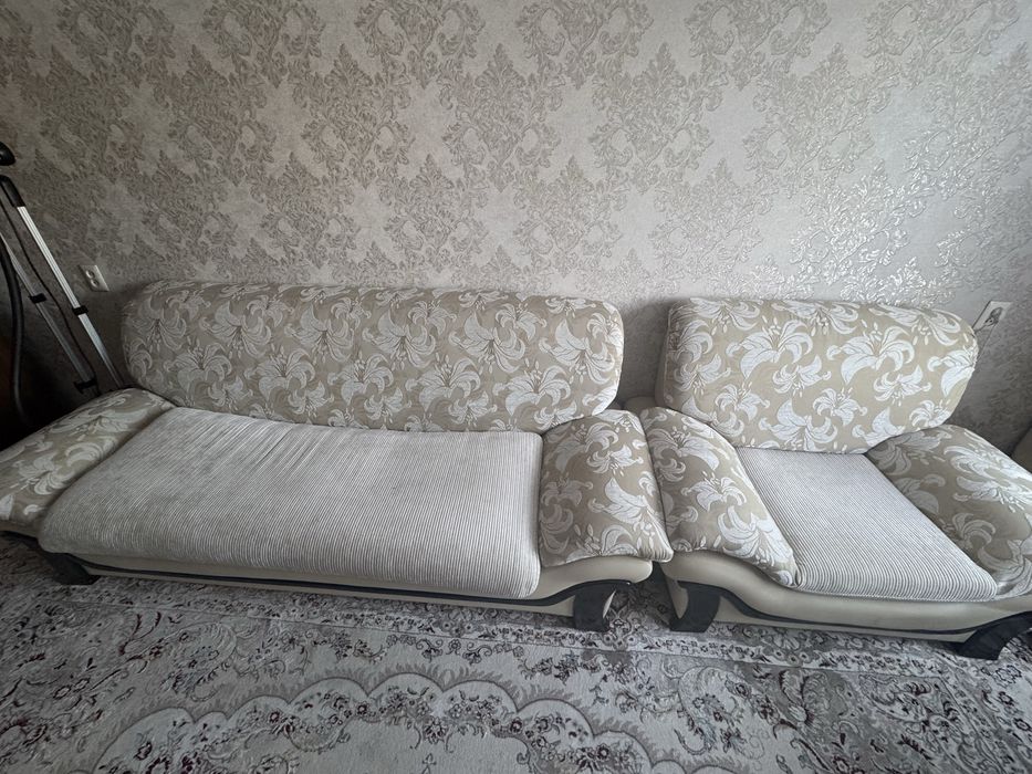 2 Дивана гостиный. 1 кресло все вместе……….