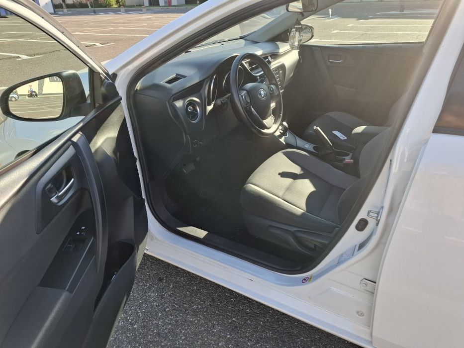 TOYOTA Auris 1.8 Hybrid  2016