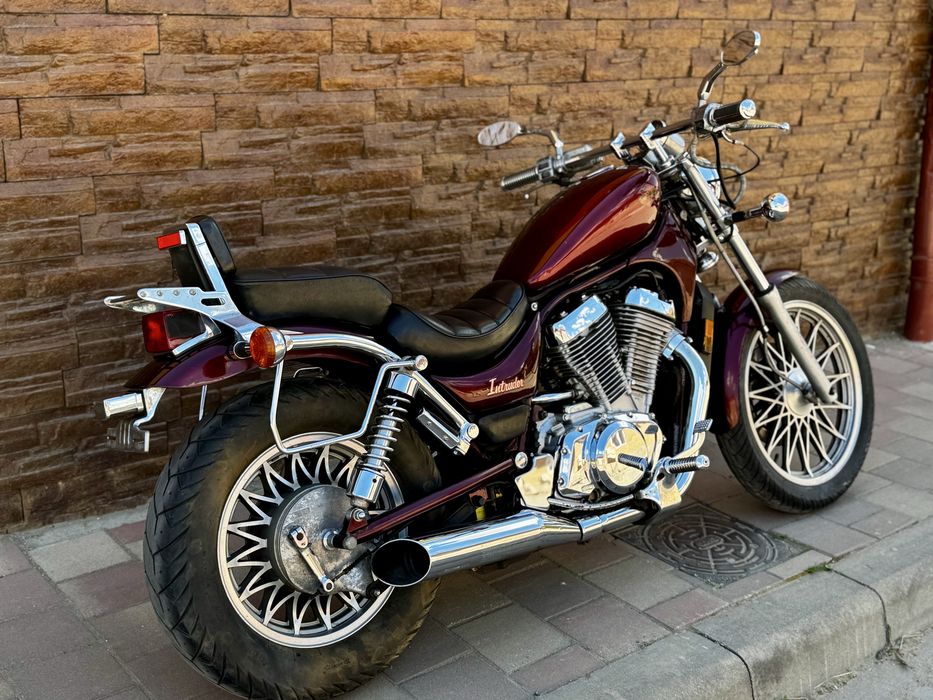 Suzuki Intruder VS 700