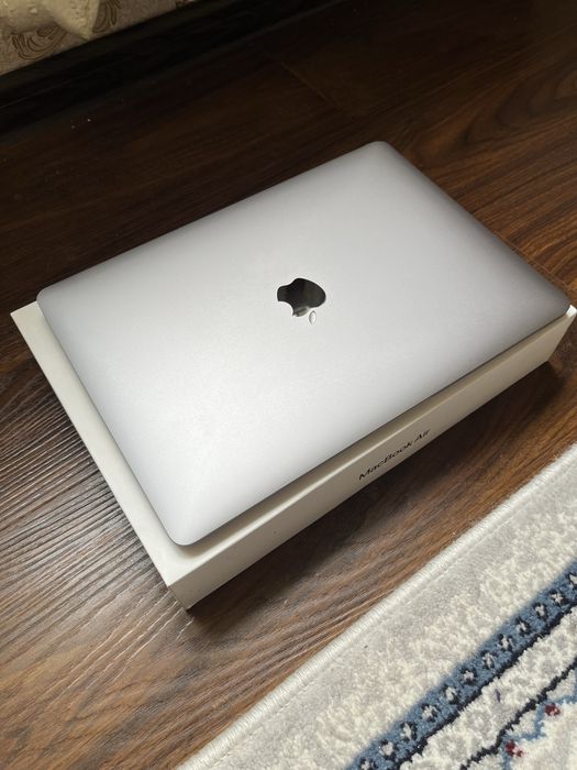 Macbook Air 2020 8/256