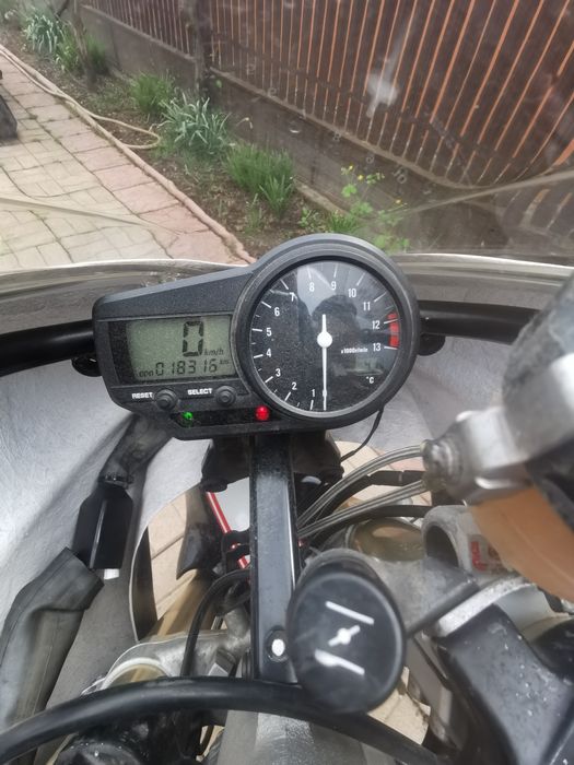 Motocicleta Yamaha R1 Circuit/ Track
