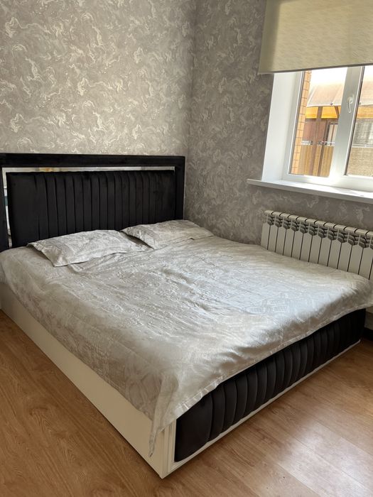 Спальный гарнитур сатылады 300000Срочно