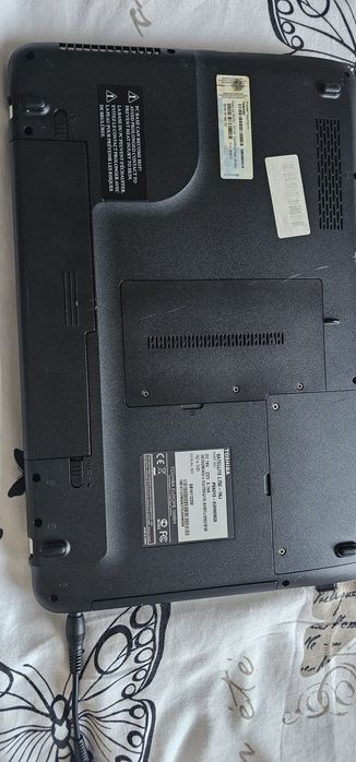 Laptop Toshiba Satellite L750-1NJ – Procesor i7, Ecran 15.6",