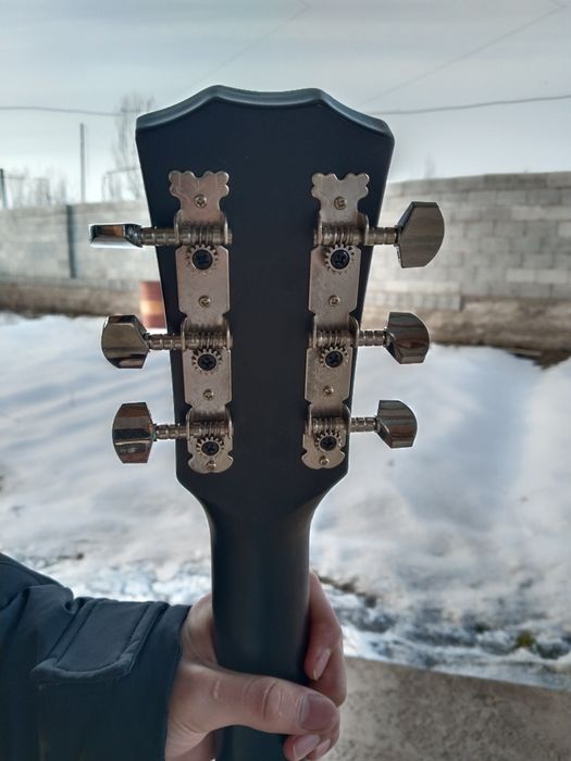 Черный мощный гитара