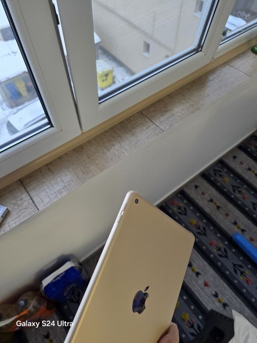 Ipad gen 5 A1822 32 gb gold