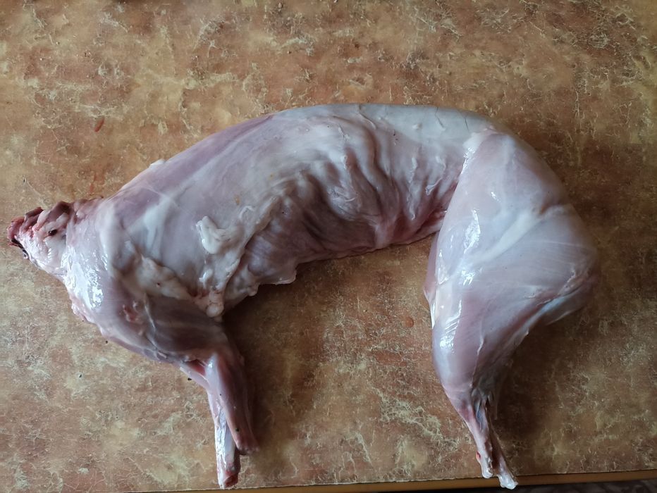Мясо кролика домашнее.
