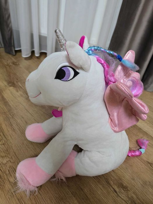 Luana jucarie de plus