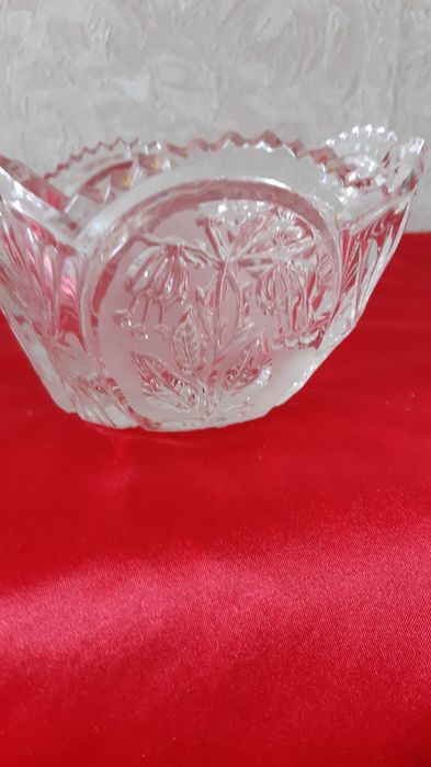 Продам  хрустальную  вазочку