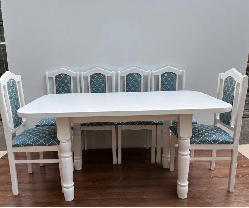 Стол со стульями