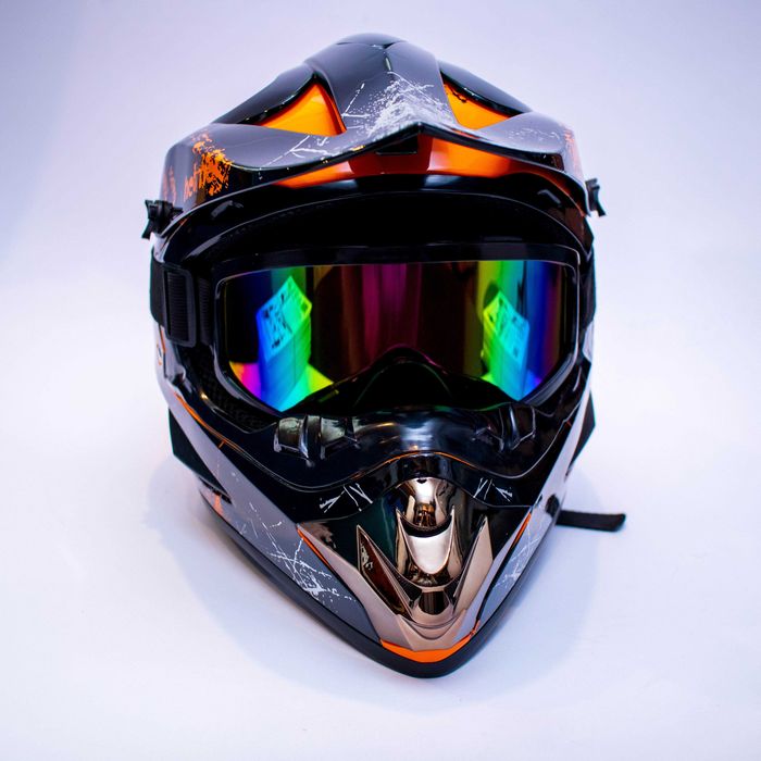 Каска подходяща за мотокрос , планински велосипед , ел. тротинетка