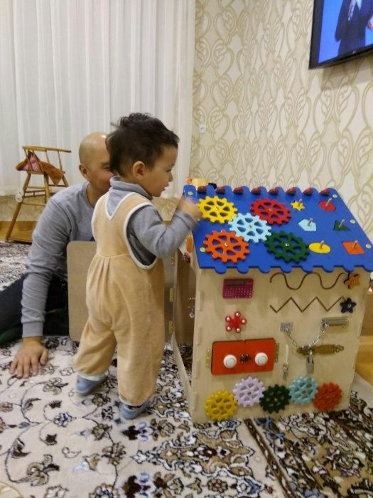 Бизиборд. Домик . 41x41x57 см. Реальный фото