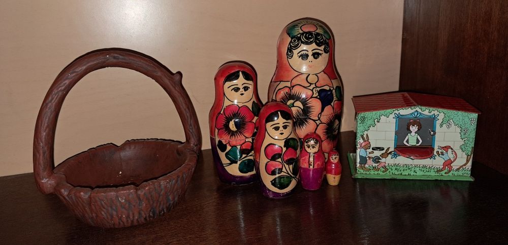 Матрьошка, метална касичка и други