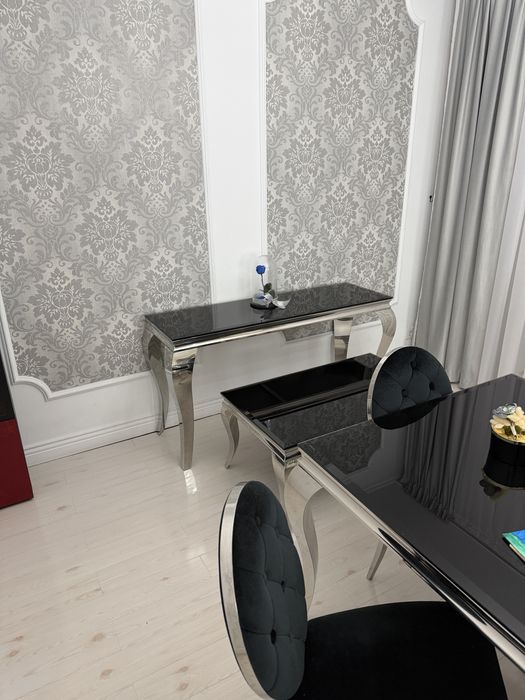 Set 3 canapele, masa, scaune, masuta cafea, consola