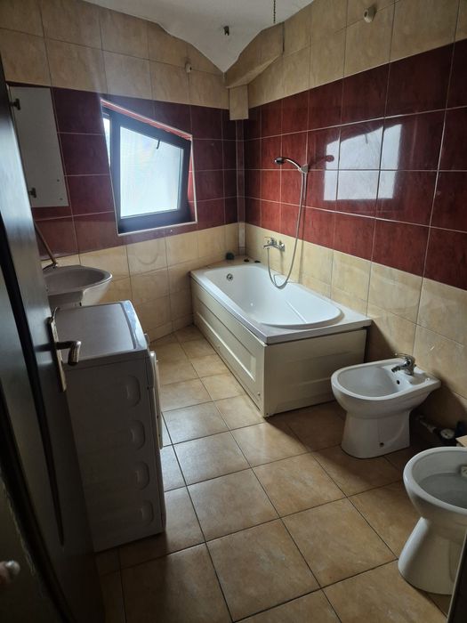 Închiriez apartament