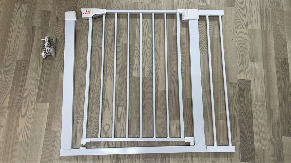 Poarta siguranta 76-81 cm cu extensie 14 cm pentru copii sau animale companie